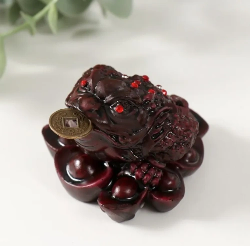 Нэцкэ под дерево жаба на слитках 4,5см 613514